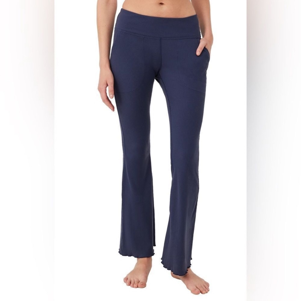 NWT Outdoor Voices Kick Flare ribbed leggings in dark sky , size XS